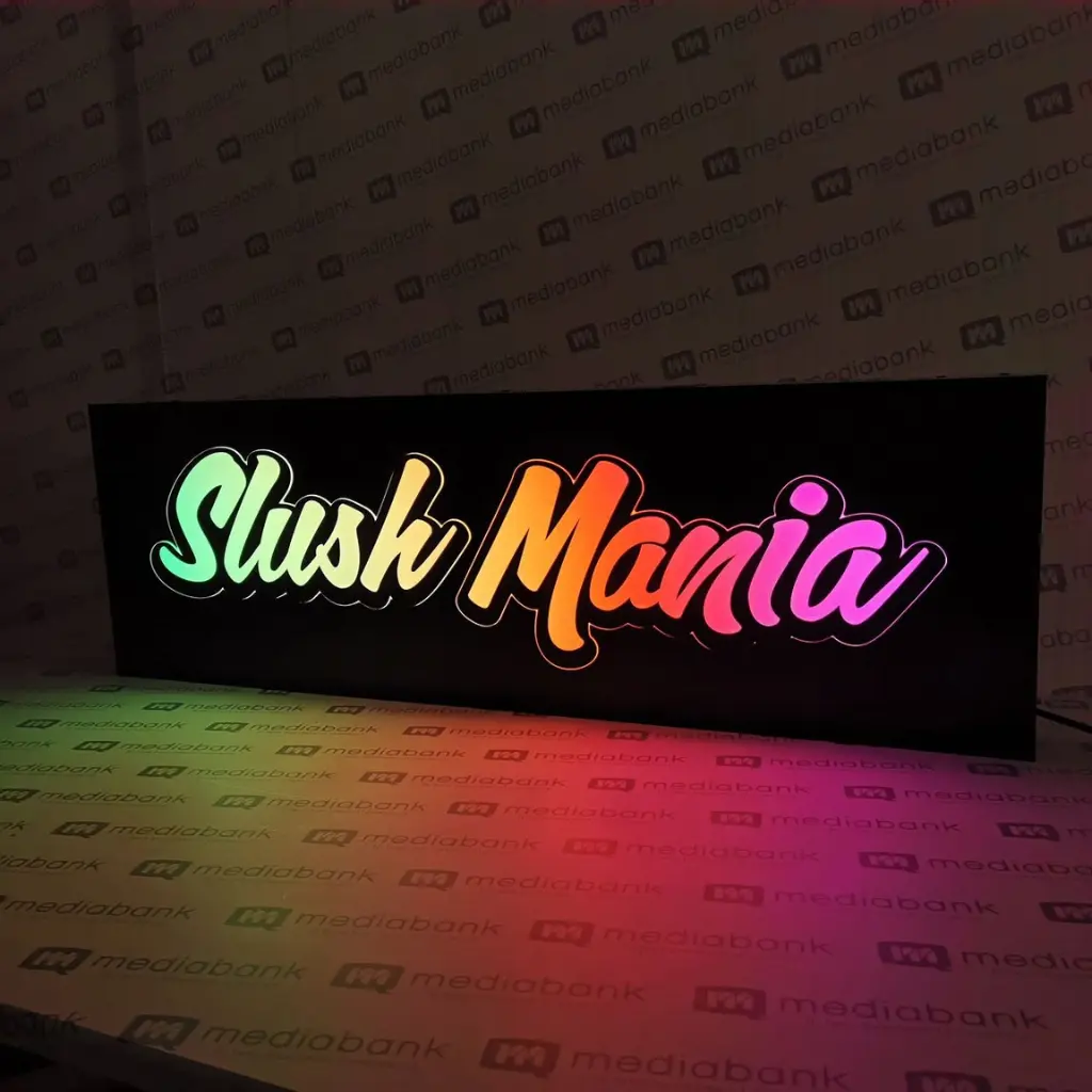 caseta-luminoasa-din-alubond-cu-plexiglas-masiv-cu-plexiglas-10mm-2.