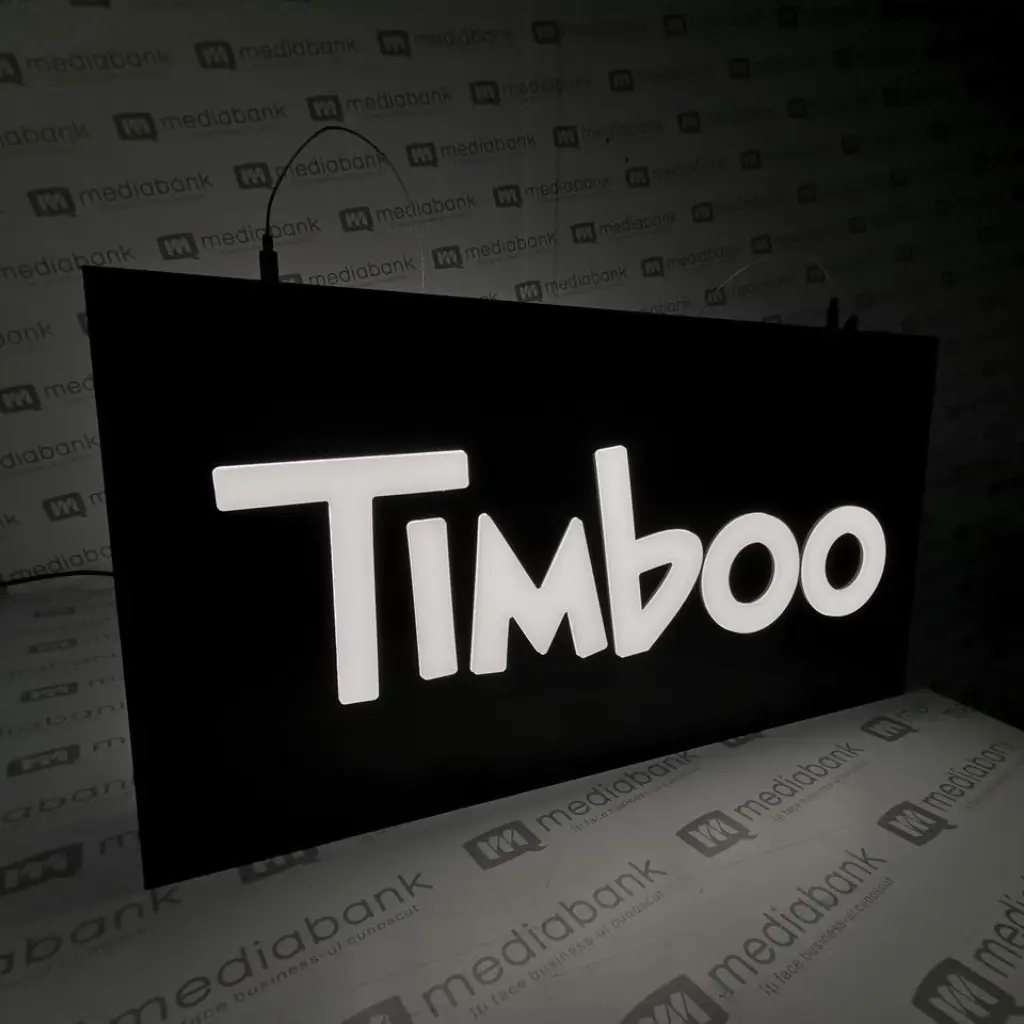 caseta-luminoasa-din-alubond-cu-plexiglas-masiv-cu-plexiglas-10mm-8.