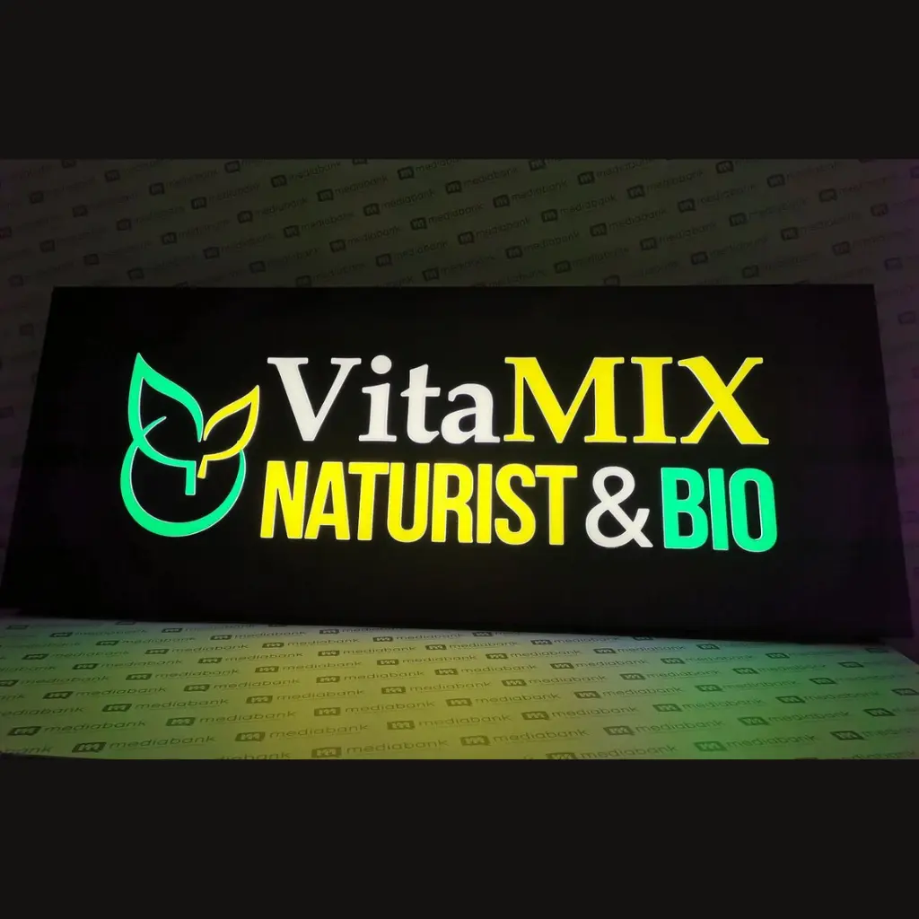 caseta-luminoasa-din-alubond-cu-plexiglas-masiv-cu-plexiglas-10mm.