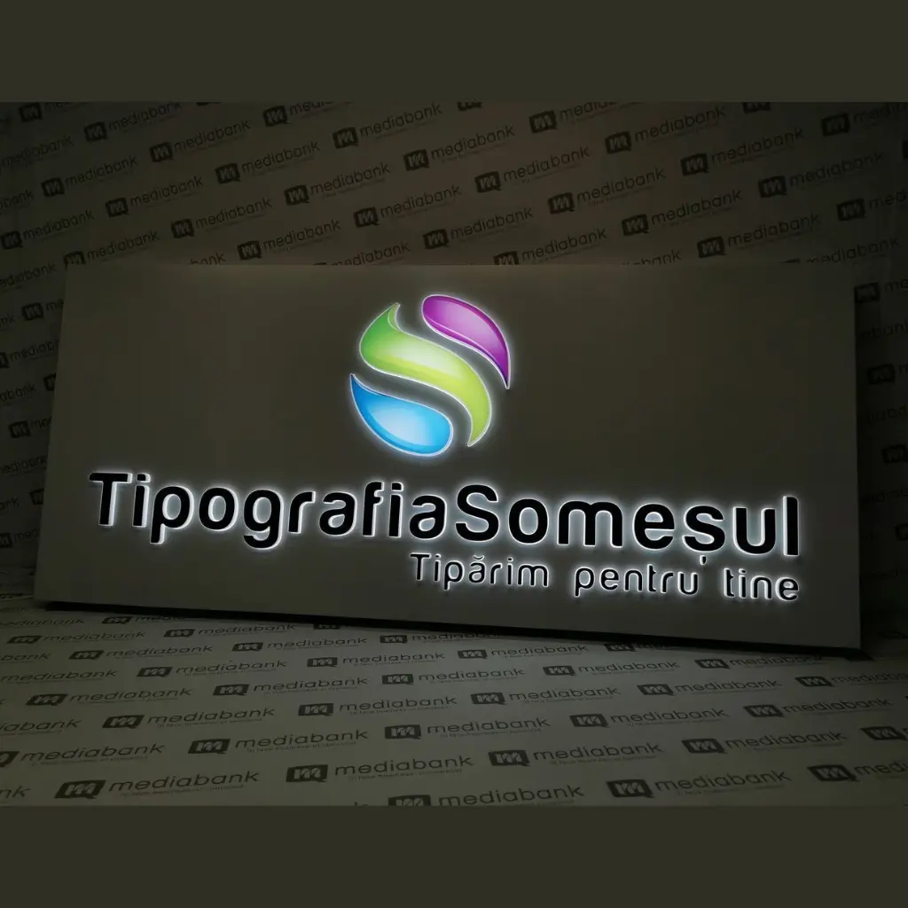 caseta-luminoasa-din-alubond-cu-plexiglas-masiv-cu-plexiglas-20mm-5.